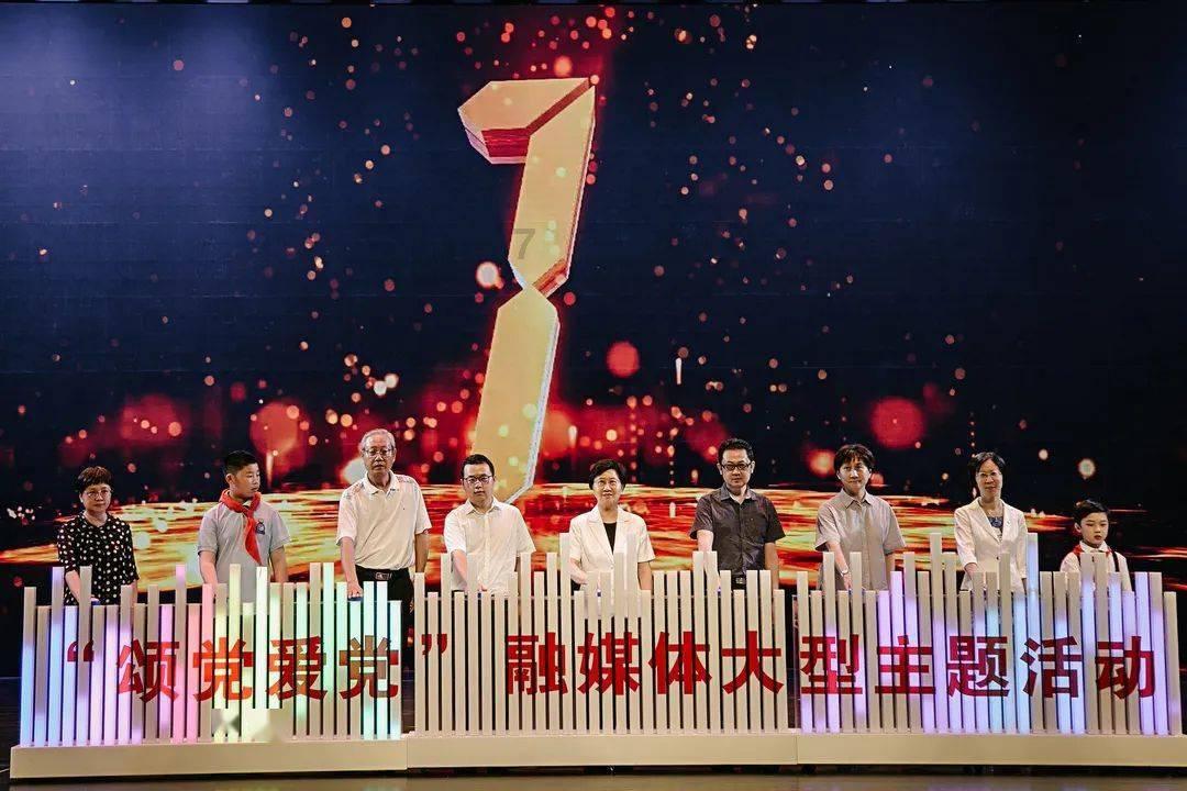 已经辞职了。领导还发微信问你在家怎么样什么用意？